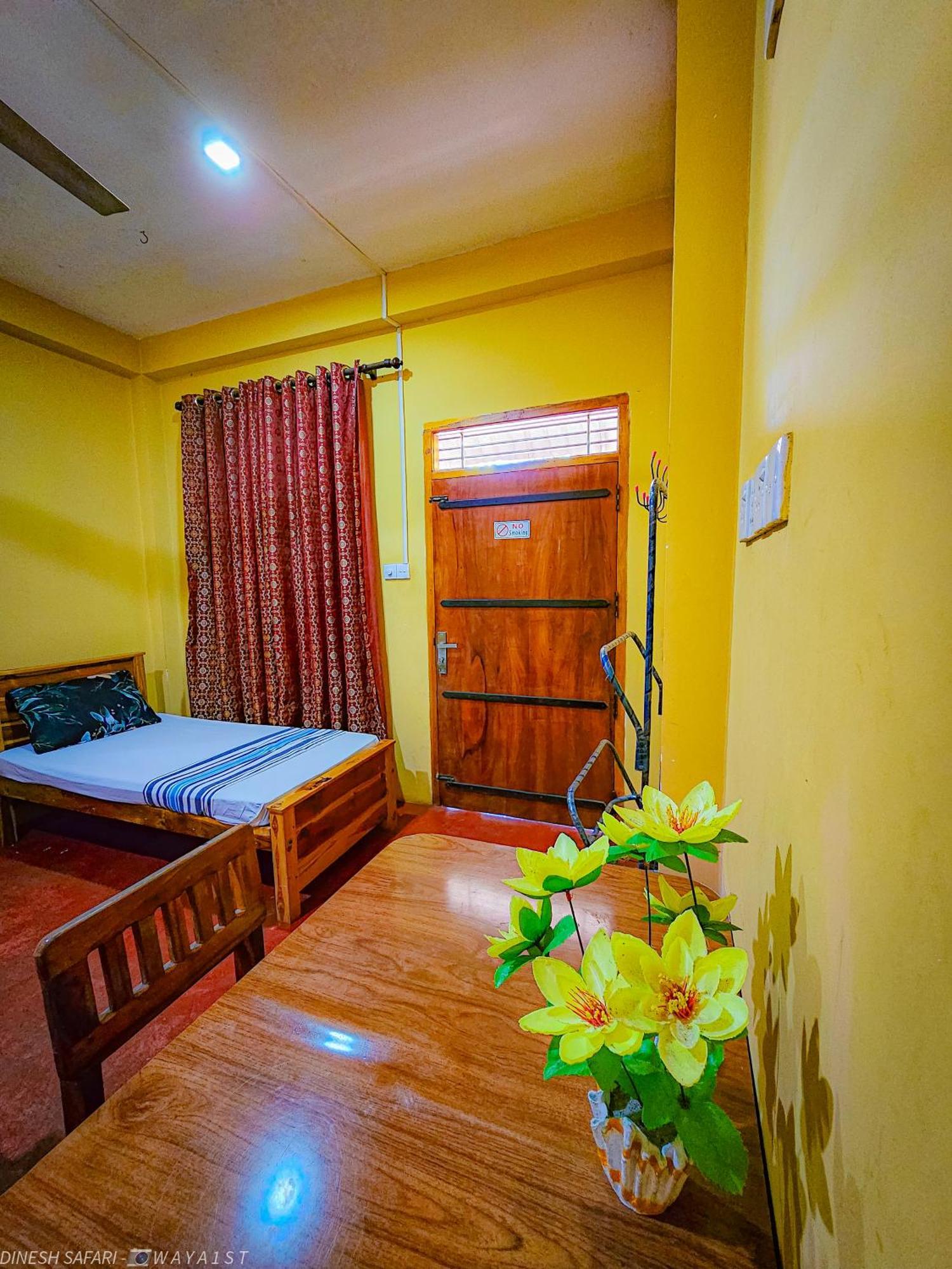 Dinesh Safari Homestay Udawalawe Eksteriør billede