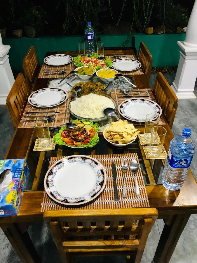 Dinesh Safari Homestay Udawalawe Eksteriør billede